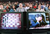 Garry Kasparov perd contre Deeper Blue, l'ordinateur d'IBM. © DR